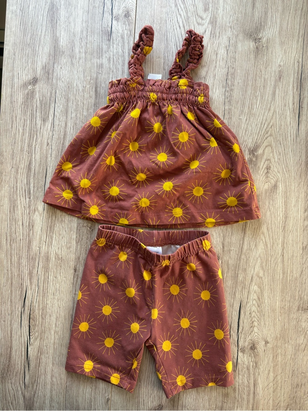 Hanna Andersson Sunburst Two-Piece Set - Rust with Yellow Suns 3T